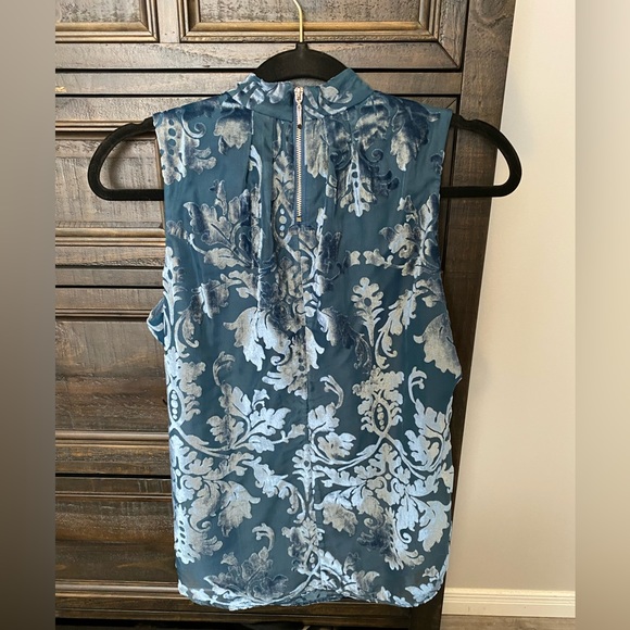 White House Black Market Tank - Picture 5 of 5